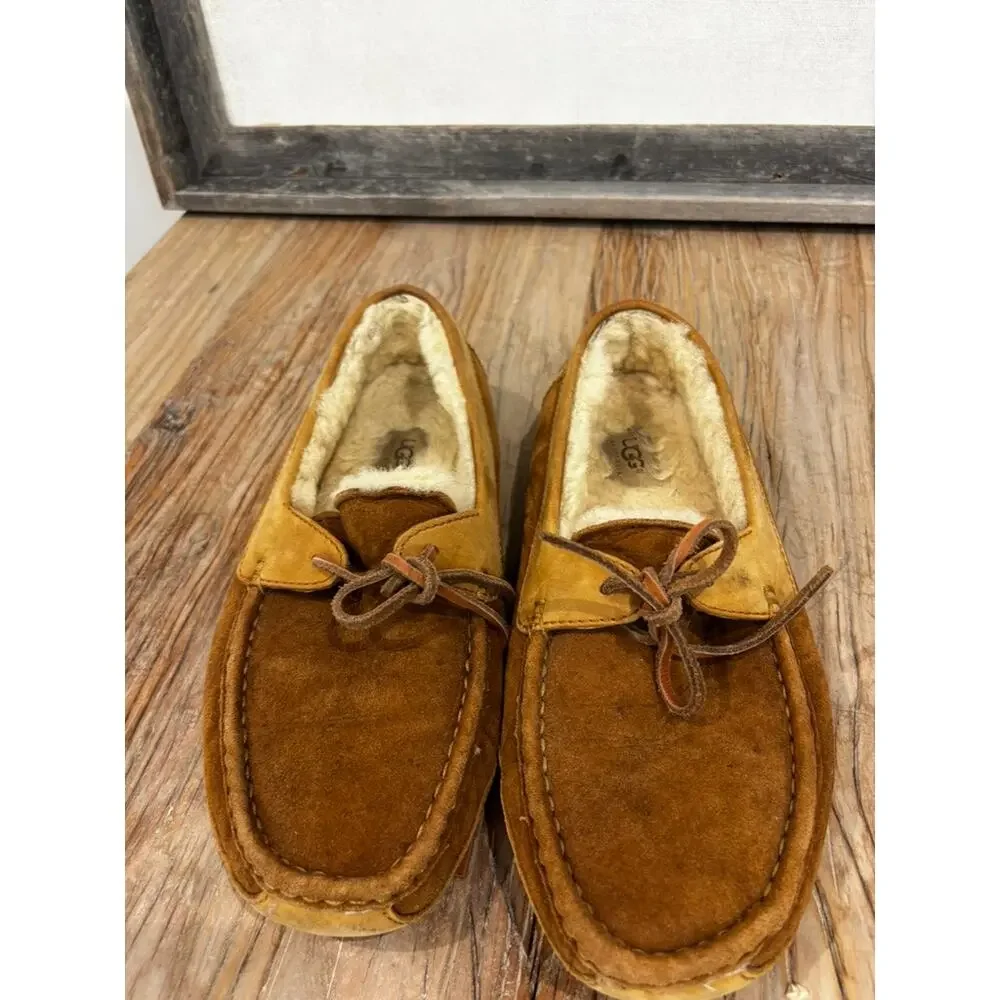 UGG Men's Byron Slippers Size 10 Sheepskin Lined